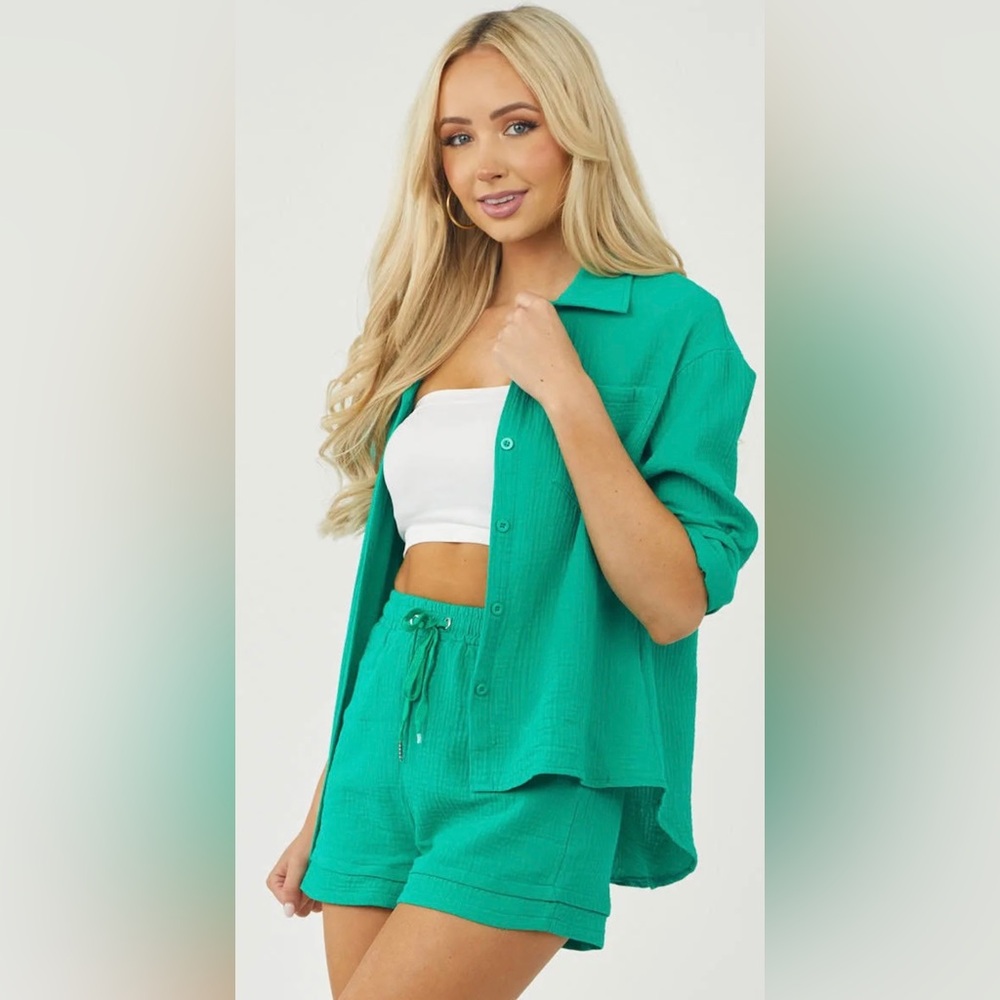 Kelly Green Button Down Shirt Size Medium (Part of a Matching Set)